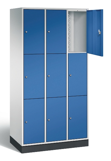 C+P Schließfachschrank 8370-301 Intro 3x 3 Fächer 300mm (HxBxT) 1950x920x500mm Lichtgrau/Rubinrot