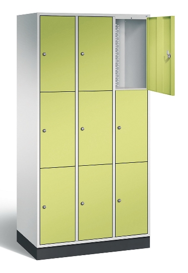 C+P Schließfachschrank 8370-301 Intro 3x 3 Fächer 300mm (HxBxT) 1950x920x500mm Lichtgrau/Rubinrot