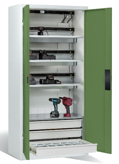 C+P Akkuladeschrank 8921-05E3 Serie 89 COMFORT Stahltüren 3x5 Ladeplätze ERGO-Lock 4.0 (HxBxT) 1950x930x500mm 7035/5010