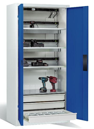 C+P Akkuladeschrank 8921-05E3 Serie 89 COMFORT Stahltüren 3x5 Ladeplätze ERGO-Lock 4.0 (HxBxT) 1950x930x500mm 7035/5010