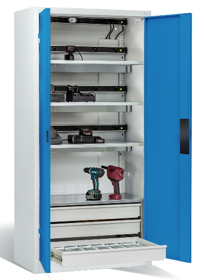 C+P Akkuladeschrank 8921-05E3 Serie 89 COMFORT Stahltüren 3x5 Ladeplätze ERGO-Lock 4.0 (HxBxT) 1950x930x500mm 7035/5010