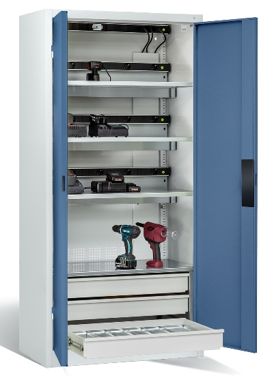 C+P Akkuladeschrank 8921-05E3 Serie 89 COMFORT Stahltüren 3x5 Ladeplätze ERGO-Lock 4.0 (HxBxT) 1950x930x500mm 7035/5010