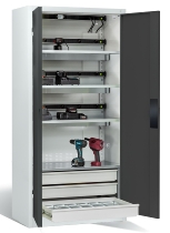 C+P Akkuladeschrank 8921-05E3 Serie 89 COMFORT Stahltüren 3x5 Ladeplätze ERGO-Lock 4.0 (HxBxT) 1950x930x500mm 7035/5010