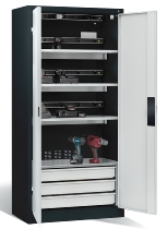 C+P Akkuladeschrank 8921-05E3 Serie 89 COMFORT Stahltüren 3x5 Ladeplätze ERGO-Lock 4.0 (HxBxT) 1950x930x500mm 7035/5010