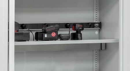 C+P Master-Elektro-Boden 8921-80E1 verzinkt (nur für BASIC Akku-Ladeschränke) 