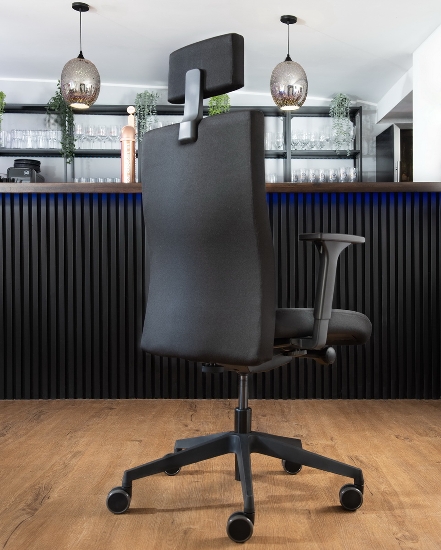 Bürodrehstuhl to-strike work mit Vollpolster-Rückenlehne und Nackenstütze, Synchron-Mechanik 2 (4fach arretierbar) 4F-Armlehnen